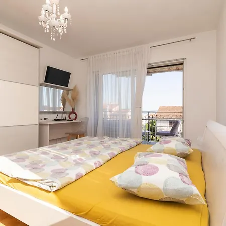 With Swimming Pool Kastel Stafilic, - 23473 Apartman