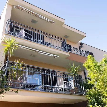 Apartman With Swimming Pool Kastel Stafilic, - 23473 Kaštela